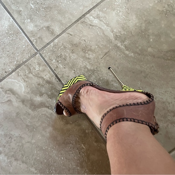 Betsy Johnson Tricksy leather stilettos sz 8 - Picture 5 of 6